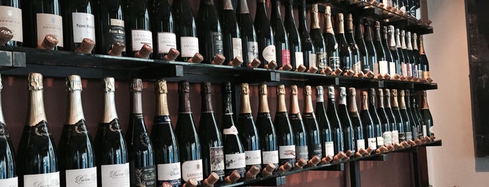 Le Cru 100% Champagne is one of Wien Bars.