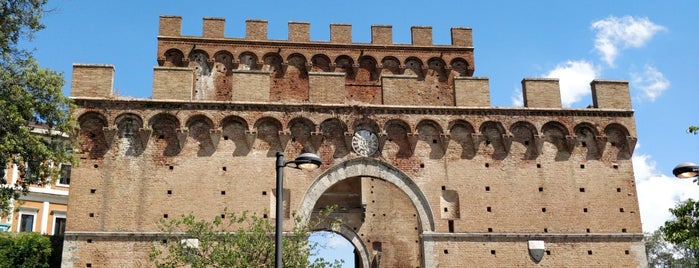 Porta Romana is one of Siena 🇮🇹.