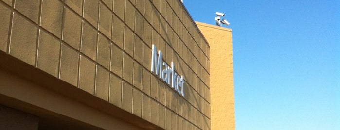 Walmart Supercenter is one of Locais salvos de Batya.