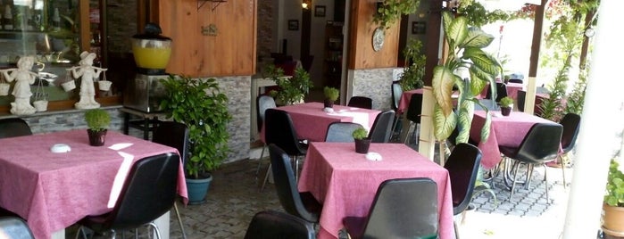 Cafe Mia is one of Lugares guardados de Aynur.