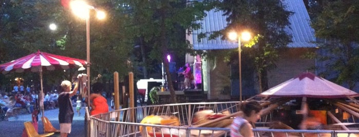 Band Shell Stage is one of Lizzieさんのお気に入りスポット.