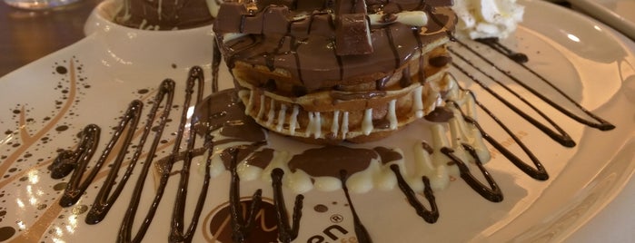 Molten Chocolate Cafe is one of lek list.
