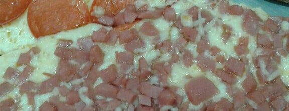 Pizzas "Regules" is one of Tempat yang Disukai Carlos.