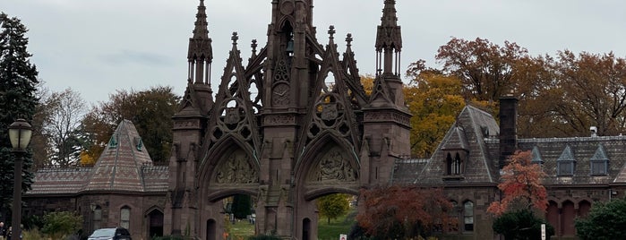 Green-Wood: Main Gates is one of Landmarks of Green-Wood Cemetery.