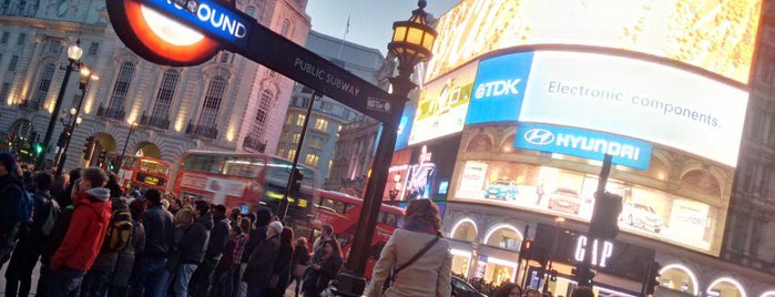 Piccadilly Circus is one of 1000 Things To Do in London (pt 1).