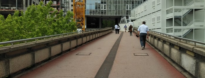 Passerelle des Vignes is one of La Défense.