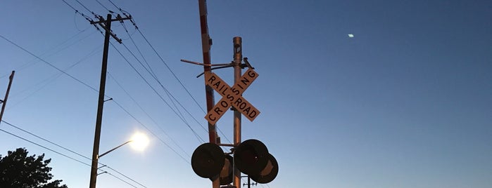 Railroad crossing 35th & Washington is one of Lieux qui ont plu à Seth.