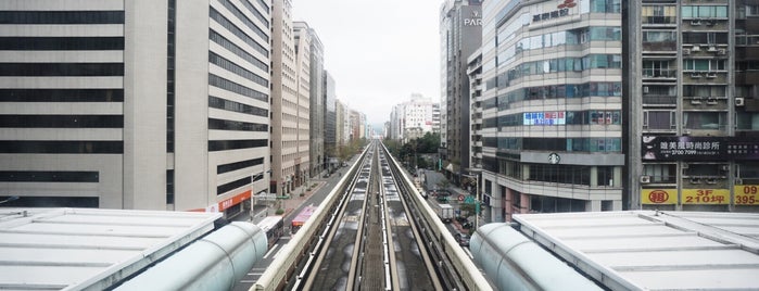 MRT Daan Station is one of 台湾.