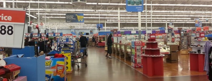 Walmart Supercenter is one of สถานที่ที่ Michael ถูกใจ.