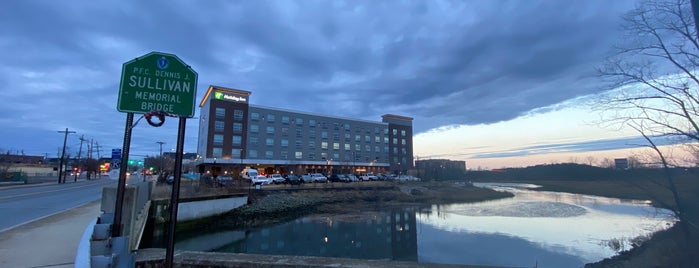 Holiday Inn Boston Logan Airport - Chelsea is one of Dmitriyさんのお気に入りスポット.