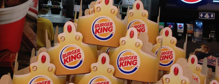 Burger King is one of Locais curtidos por Paula.