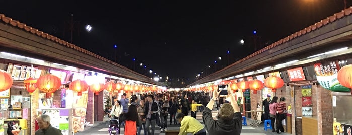 Streets of Chinese Cuisine is one of Night Markets.