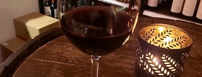 Vinotéka Karlín is one of bary & víno.