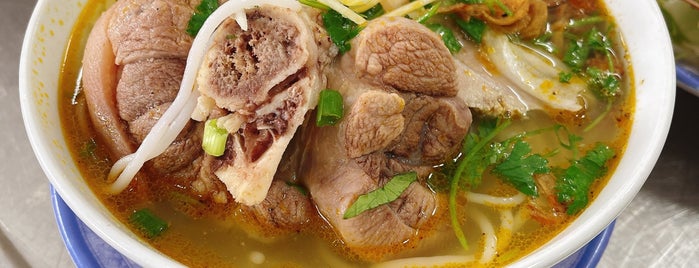 Bún Giò Heo is one of saigon food.