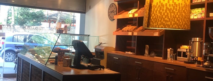 Anna's Bakery is one of İstanbul Caffe.
