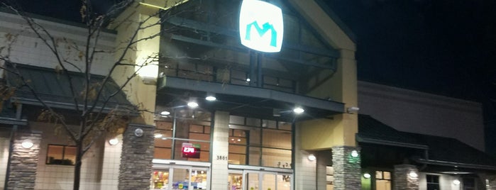 Missoula Fresh Market on Reserve is one of สถานที่ที่ Janice ถูกใจ.