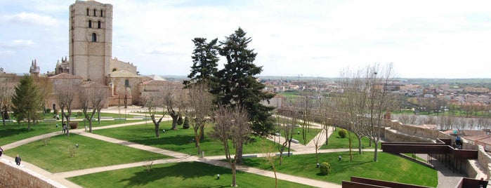 Jardines del Castillo is one of Lugares favoritos de Alberto.