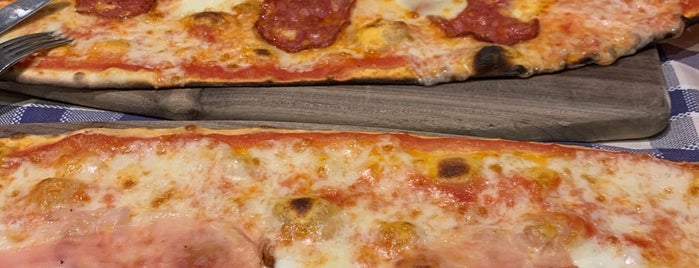 La Pizzaccia is one of milan food.