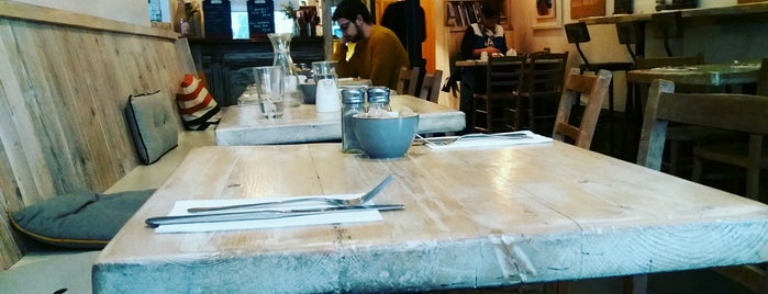 Parlour Café is one of Basy'ın Beğendiği Mekanlar.