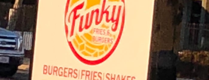 Funky Fries and Burgers is one of สถานที่ที่บันทึกไว้ของ Kimmie.