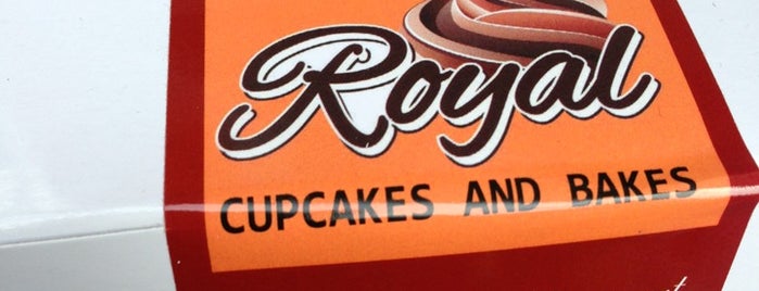 Royal Bakes Cup Cakes Moving Truck is one of Gespeicherte Orte von Stacy.
