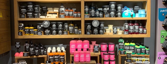 LUSH is one of Vegan Raw Eco friendly Places in Barcelona.