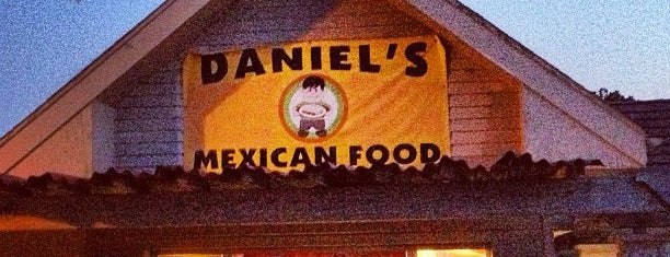 Daniel's Mexican Food is one of Lugares favoritos de John.
