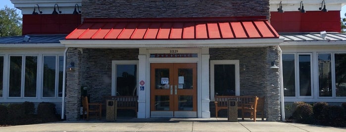 Bob Evans Restaurant is one of Chris's Saved Places.
