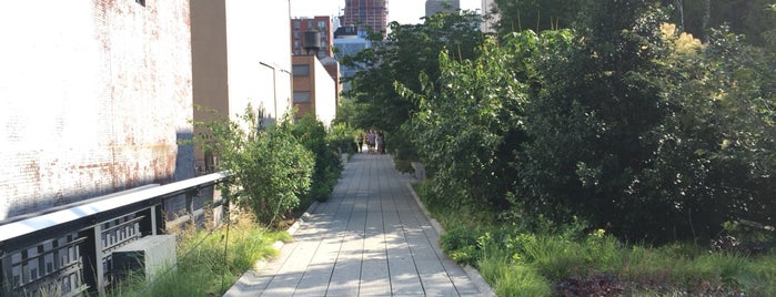 High Line is one of Lugares favoritos de Carli.