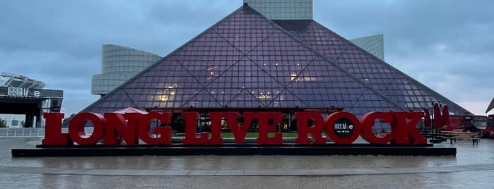 Rock & Roll Hall of Fame is one of สถานที่ที่บันทึกไว้ของ Jennifer.
