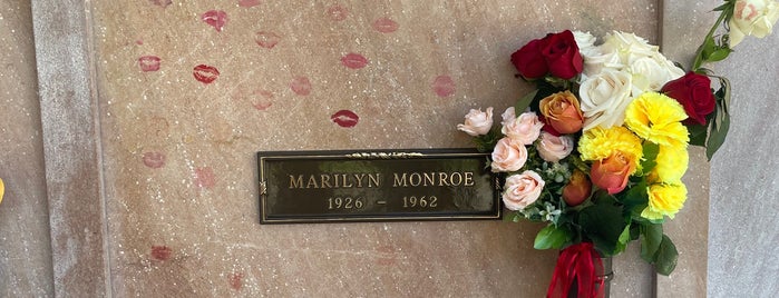 Marilyn Monroe's Gravesite is one of Los Angeles.