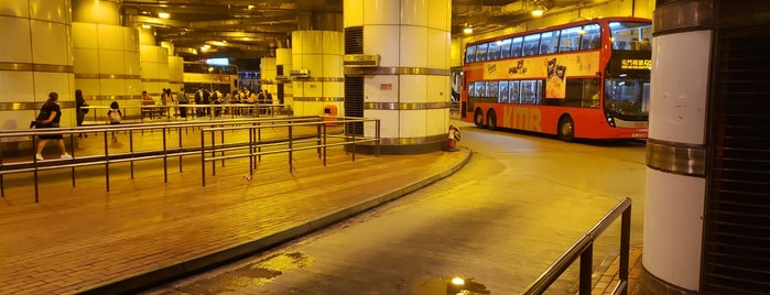 Tsuen Wan MTR Station Public Transport Interchange is one of Locais curtidos por Hendra.