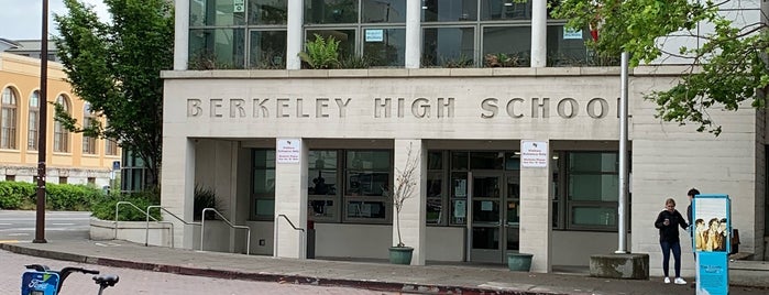 Berkeley High School is one of Lieux qui ont plu à Annie.