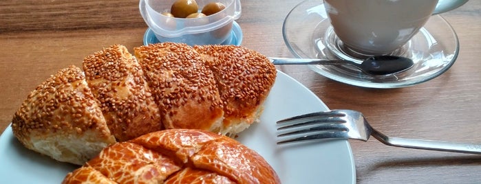 Kuğu Pastanesi is one of İş.