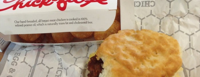Chick-fil-A is one of Lugares favoritos de Donnie.