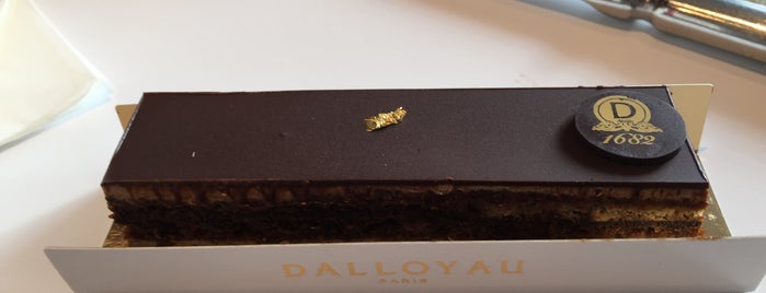 Dalloyau is one of Paris Patisseries.