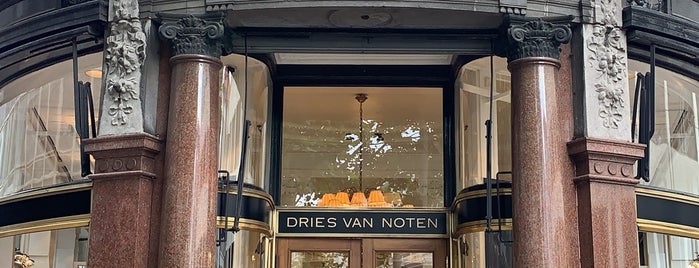 Dries Van Noten is one of Tempat yang Disukai Alexander.