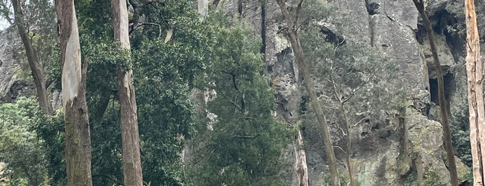 Hanging Rock is one of Lieux qui ont plu à Anna.