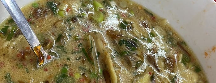 Sop Kaki Kedai Estu Rame is one of food jakarta.