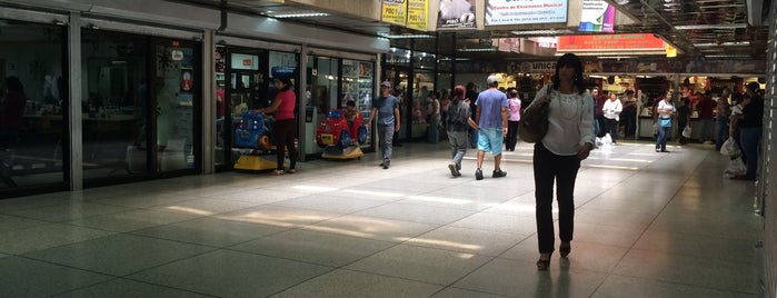 Centro Comercial Caracas is one of Centros Comerciales.