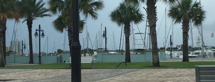 Riviera Beach Marina Village is one of Orte, die Lizzie gefallen.