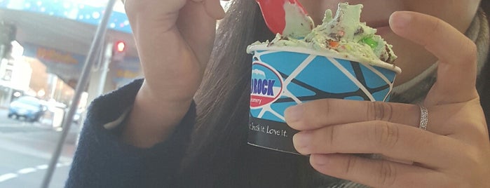 Cold Rock Ice Creamery is one of Lugares favoritos de Carla.