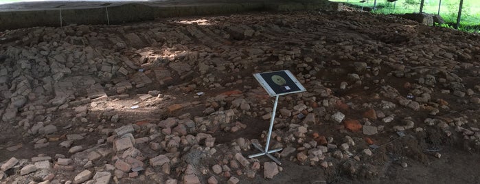 Tapak Penyelidikan Arkeologi Sungai Batu is one of Rahmatさんのお気に入りスポット.
