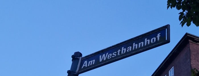 S Essen West is one of Bahnhöfe.
