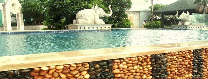 BAAN SATHORN CHAO PHRAYA POOL is one of Alexeyさんのお気に入りスポット.