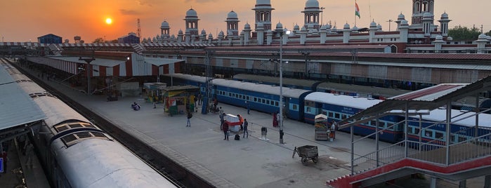 Lucknow Charbagh Railway Station | लखनऊ चारबाग़ रेलवे स्टेशन | لکھنؤ چارباغ ریلوے سٹیشن (LKO) is one of Lucknow.