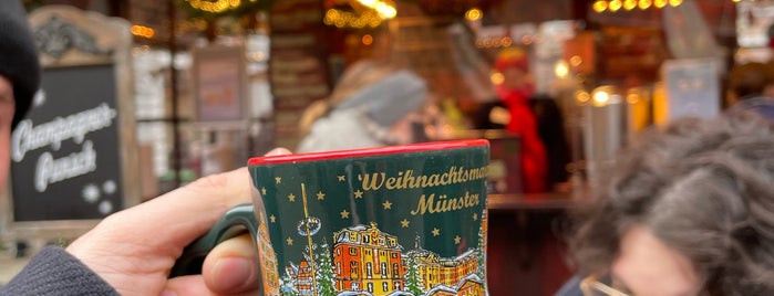 Weihnachtsmarkt Rathaus-Innenhof / Platz des Westfälischen Friedens is one of Tobias 님이 좋아한 장소.