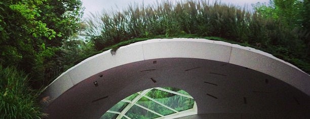 Jardin du musée du Quai Branly – Jacques Chirac is one of Tempat yang Disukai Enrico.