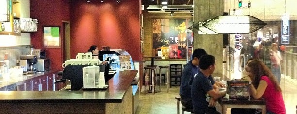 Bo's Coffee is one of Tempat yang Disukai Kristine.