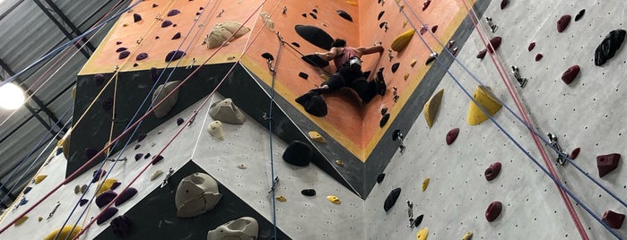 First Ascent Climbing & Fitness is one of สถานที่ที่ Franky ถูกใจ.